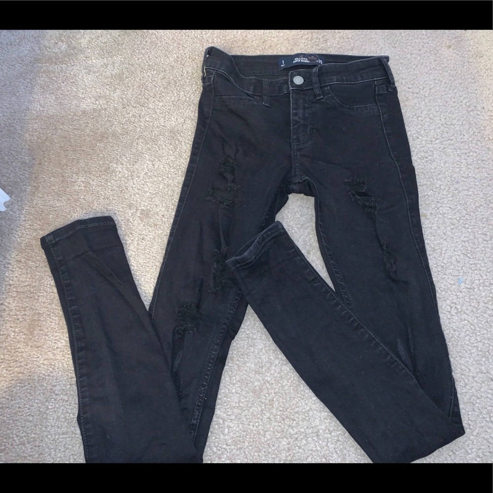 black distressed hollister jeans